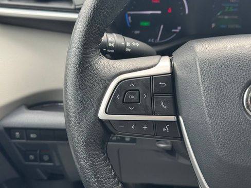 Used 2023 Toyota Sienna XLE image 32