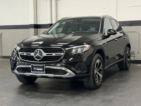 Used 2025 Mercedes-Benz GLC 350e 4MATIC image 5