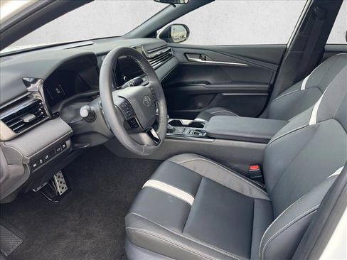 Used 2025 Toyota Camry SE FWD image 9