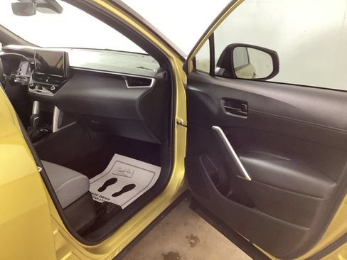 Used 2024 Toyota Corolla Cross AWD Hybrid w/ Moonroof Package image 21