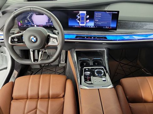 Used 2025 BMW 760i xDrive w/ Executive Package AWD/4WD image 14