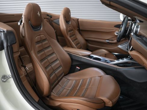 Used 2021 Ferrari Portofino RWD image 31