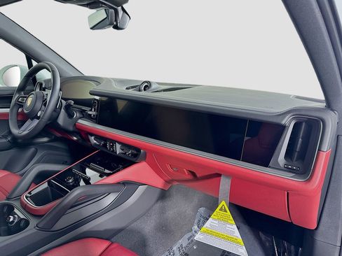 New 2026 Porsche Cayenne S image 32
