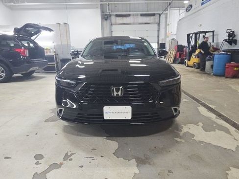 Used 2023 Honda Accord Touring image 2