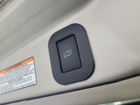 Used 2016 Toyota Sienna XLE w/ XLE Navigation Package FWD image 8