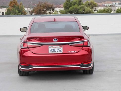 Used 2022 Lexus ES 300h w/ Accessory Package FWD image 5