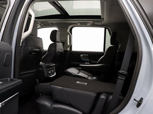 New 2025 Ford Expedition Platinum w/ Driver's Package image 13