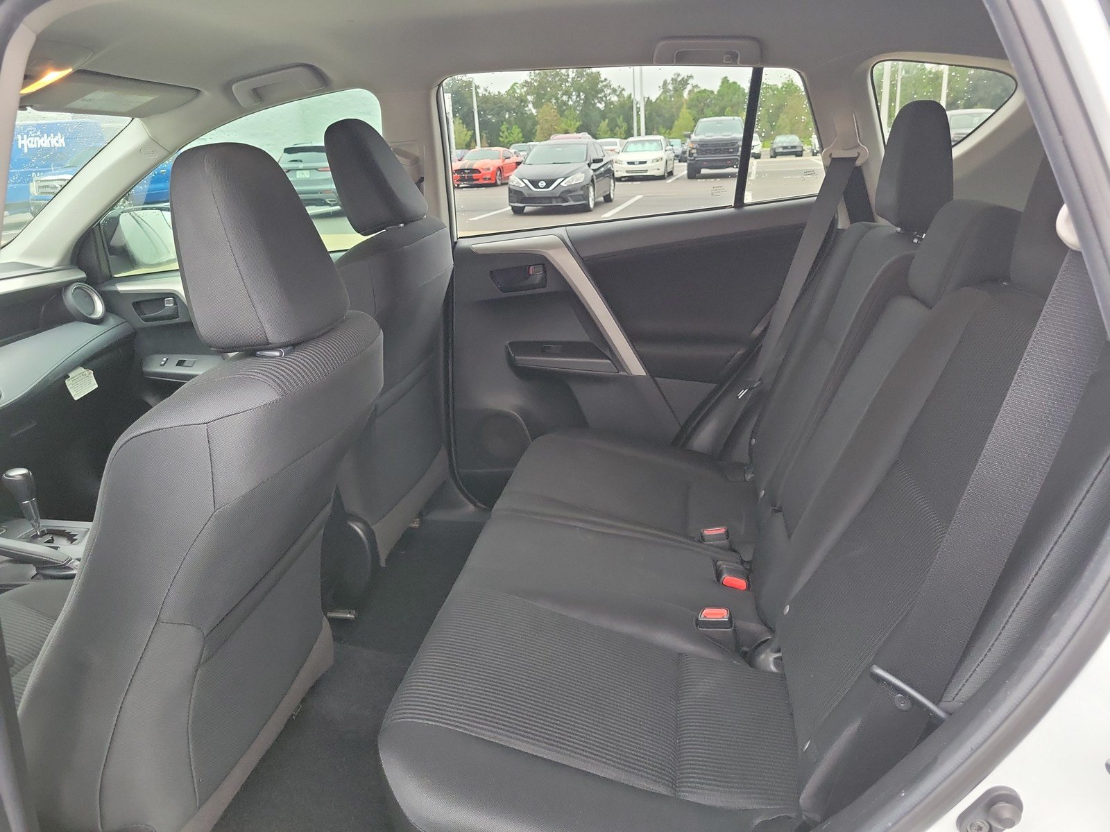 Used 2018 Toyota RAV4 LE FWD image 27