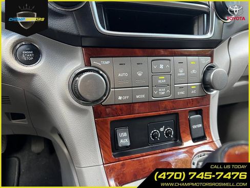 Used 2013 Toyota Highlander Limited image 25