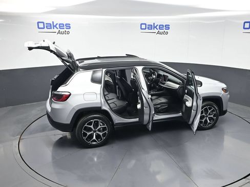 Used 2025 Jeep Compass Limited AWD/4WD image 56
