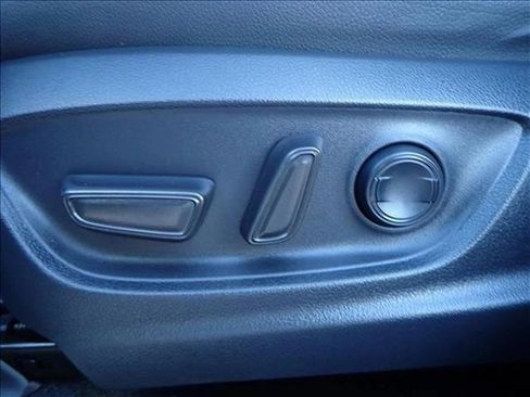 Used 2023 Toyota Corolla Cross XLE image 13