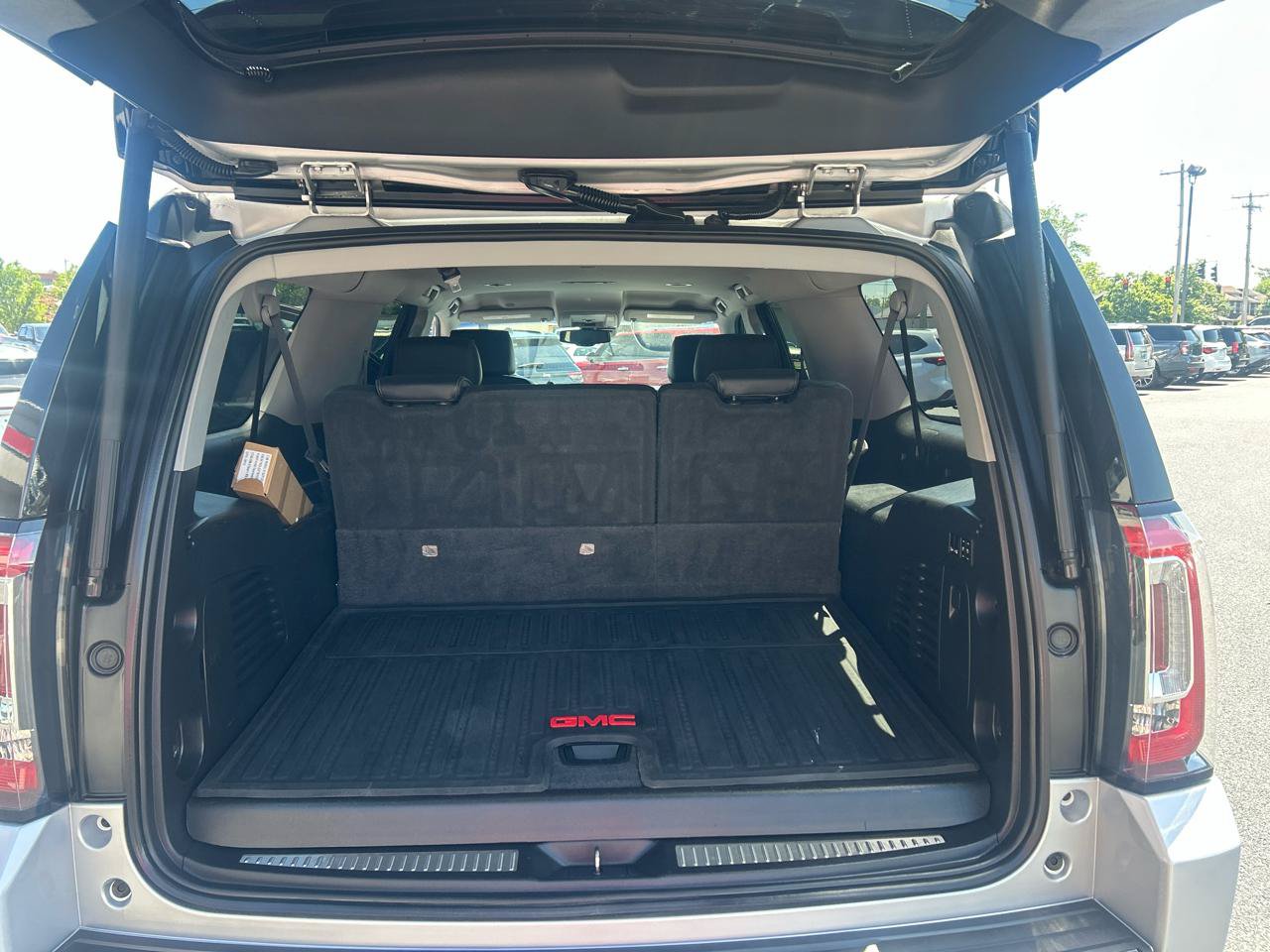 Used 2019 GMC Yukon XL Denali RWD image 13