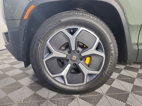 Used 2023 Rivian R1S Launch Edition image 9