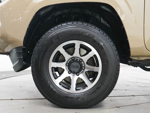 Used 2019 Toyota Tacoma SR5 RWD image 27