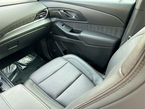 Used 2023 Chevrolet Traverse High Country image 25