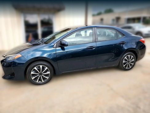 Used 2018 Toyota Corolla LE w/ Carpet Mat Package (TMS) FWD image 8