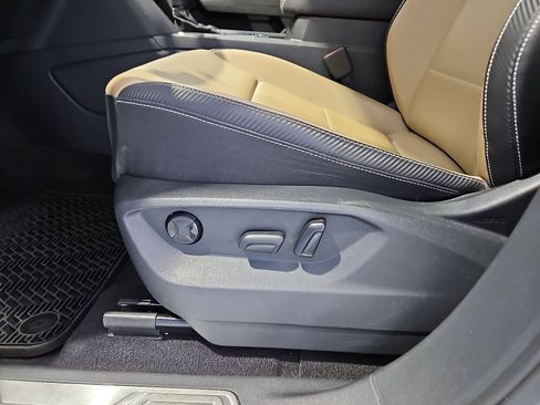 Certified 2023 Volkswagen Atlas Cross Sport SE w/ Panoramic Sunroof Package FWD image 17