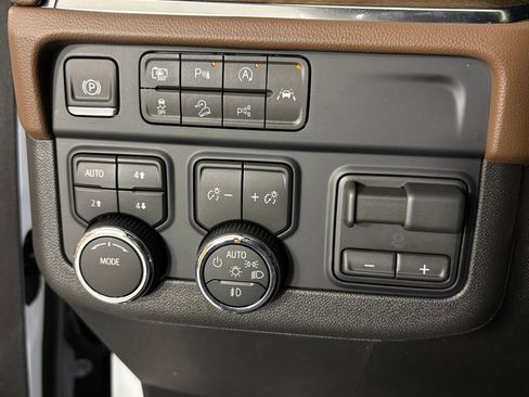 New 2026 Chevrolet Suburban High Country w/ Sun And Tow Package AWD/4WD image 29