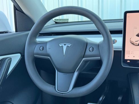 Used 2021 Tesla Model Y Performance image 18