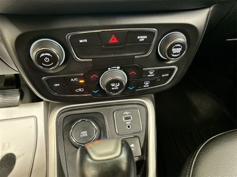 Used 2019 Jeep Compass Latitude image 16