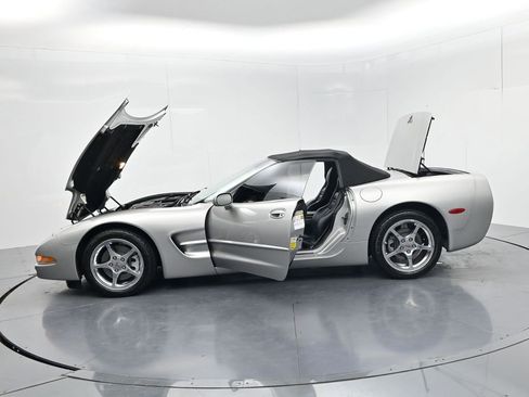 Used 2004 Chevrolet Corvette Convertible w/ Preferred Equipment Group RWD image 61