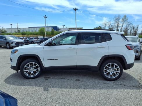 Used 2022 Jeep Compass Latitude image 35