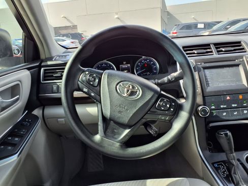 Used 2017 Toyota Camry LE FWD image 13