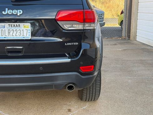 Used 2017 Jeep Grand Cherokee Limited image 16