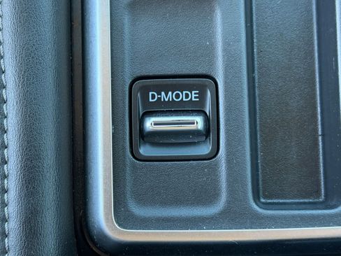 Used 2022 Nissan Pathfinder SL FWD image 26