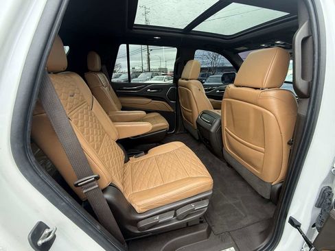 Used 2021 Cadillac Escalade Premium Luxury image 17