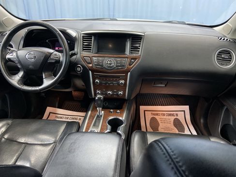 Used 2017 Nissan Pathfinder Platinum w/ Midnight Edition Package image 39