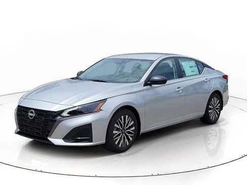 New 2026 Nissan Altima 2.5 SV FWD image 3