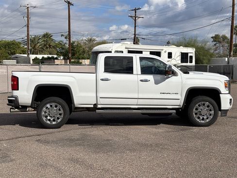 Used 2017 GMC Sierra 2500 Denali w/ Duramax Plus Package image 3