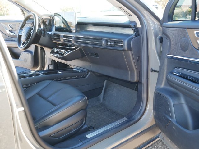 Used 2025 Lincoln Corsair AWD w/ Equipment Group 101A image 17