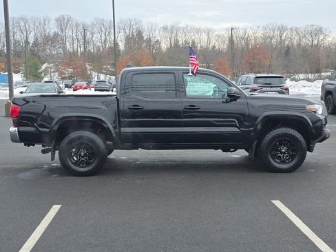 Used 2022 Toyota Tacoma SR5 w/ Black Out Package (TMS) image 8
