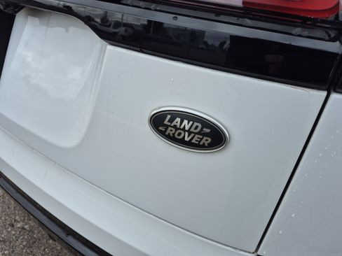 Used 2019 Land Rover Range Rover Velar R-Dynamic SE AWD/4WD image 22