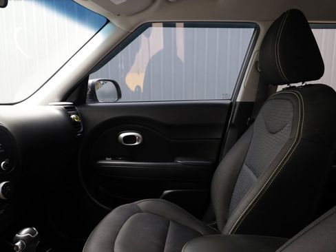 Used 2016 Kia Soul + FWD image 14