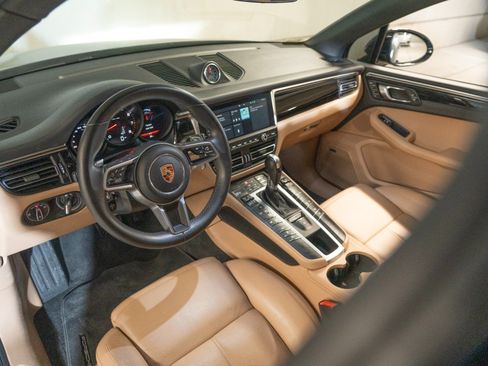 Certified 2020 Porsche Macan AWD/4WD image 4