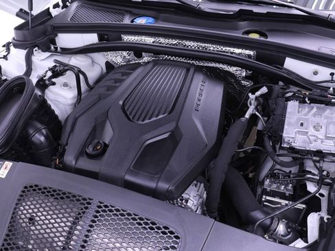 Used 2025 Porsche Macan image 25