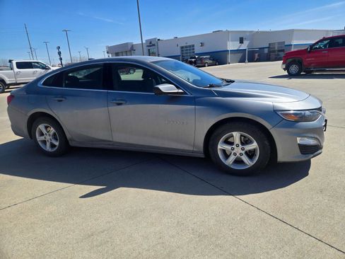 Used 2024 Chevrolet Malibu LT image 3