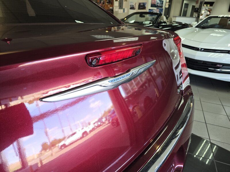 Used 2017 Chrysler 300 C w/ Harman/Kardon Audio Group RWD image 27