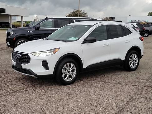 Used 2023 Ford Escape Active AWD/4WD image 2