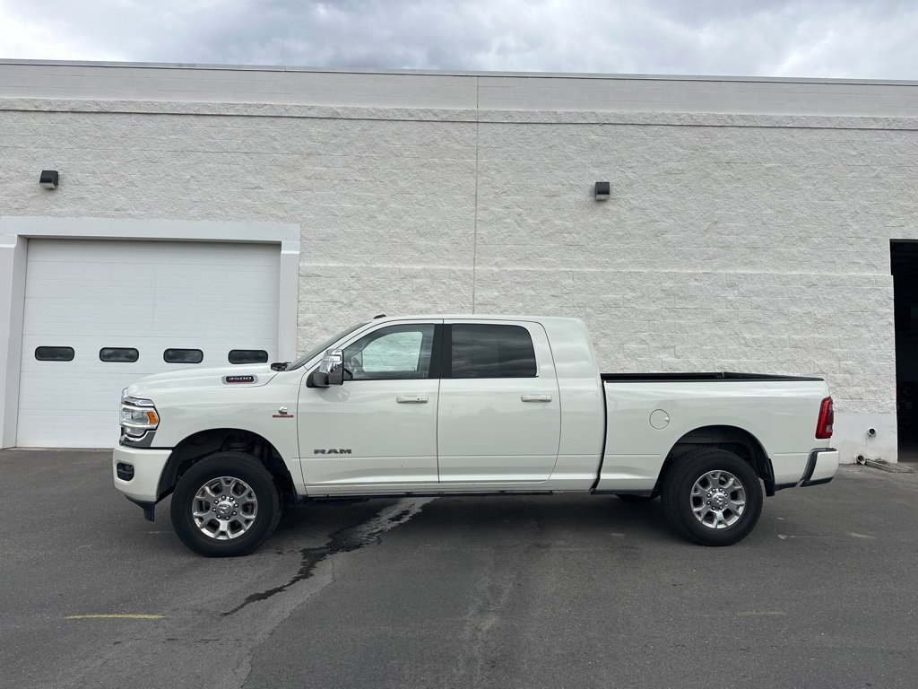 Used 2023 RAM 3500 Laramie AWD/4WD image 2