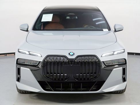 Used 2024 BMW i7 xDrive60 w/ Premium Package image 56