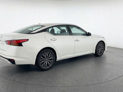 Used 2025 Nissan Altima 2.5 SV FWD image 7