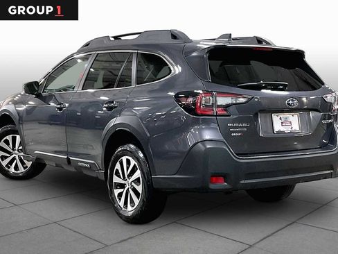 Used 2025 Subaru Outback Premium AWD/4WD image 12