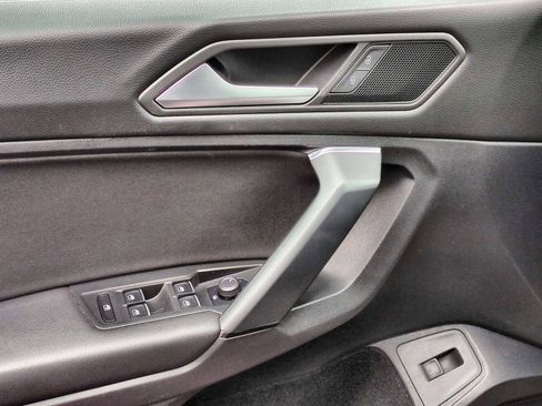 Used 2019 Volkswagen Tiguan SEL image 39