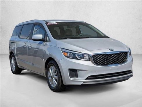Used 2015 Kia Sedona LX FWD image 3
