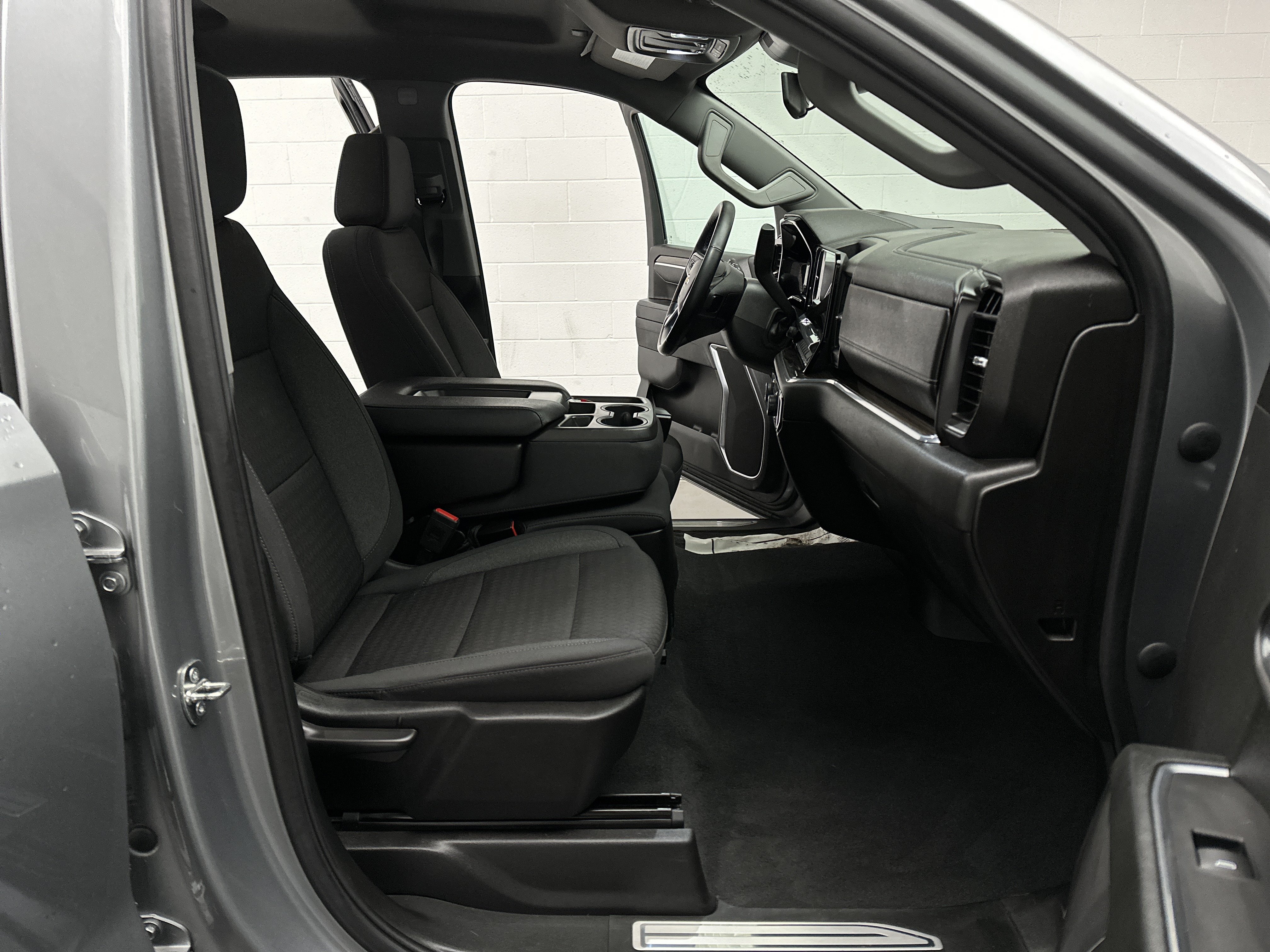 Used 2024 Chevrolet Silverado 1500 LT AWD/4WD image 22