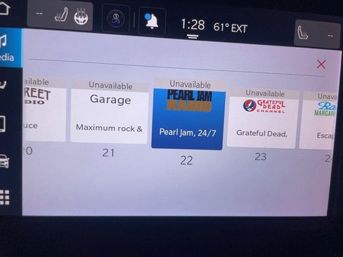 Used 2023 Chrysler Voyager LX image 7